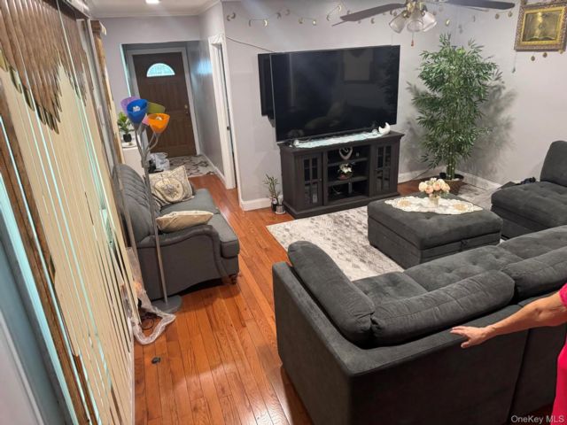  3 BR,  1.00 BTH &nbsp;Contemporary style home in Richmond Hill