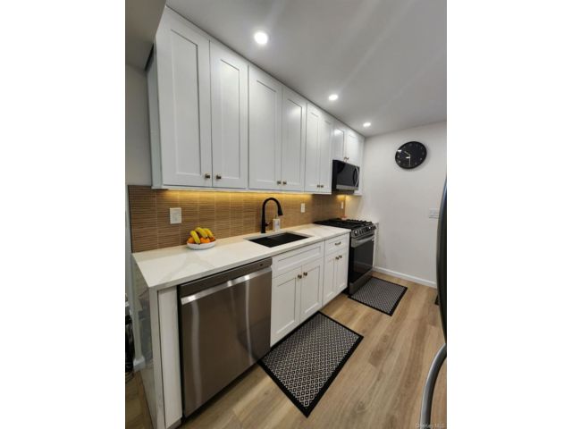  4 BR,  1.00 BTH &nbsp;Cape cod style home in Lindenhurst