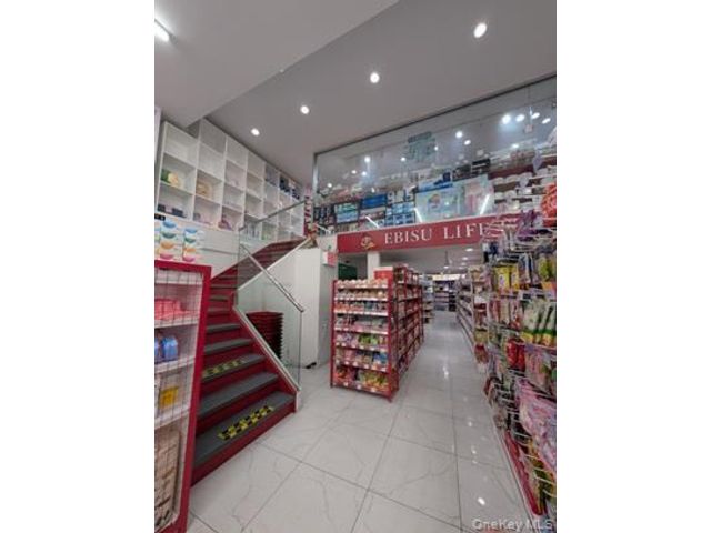 [PHOTO]
