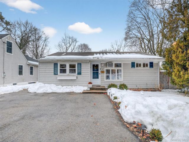  3 BR,  2.00 BTH &nbsp;Ranch style home in Croton-on-hudson