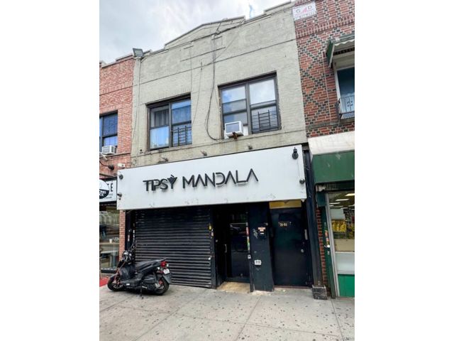 Studio,  0.00 BTH &nbsp;Commercial style home in Jackson Heights
