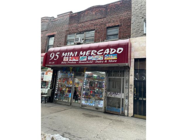 Studio,  0.00 BTH &nbsp;Commercial style home in Jackson Heights