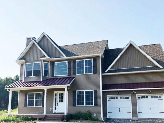  4 BR,  3.00 BTH &nbsp;Colonial style home in New Hampton