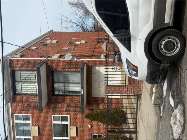  3 BR,  2.00 BTH &nbsp;Other style home in Wakefield