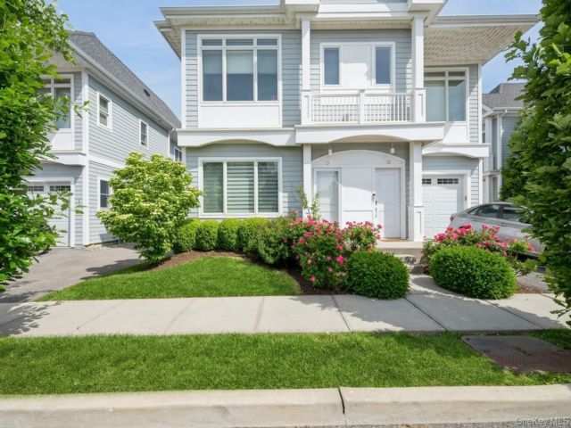  2 BR,  2.00 BTH &nbsp;Condo style home in City Island
