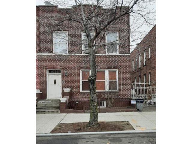 [Longwood Real Estate, listing number 7258058]