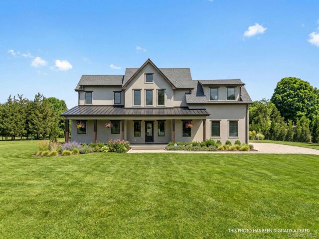  4 BR,  5.00 BTH &nbsp;Post modern style home in East Marion