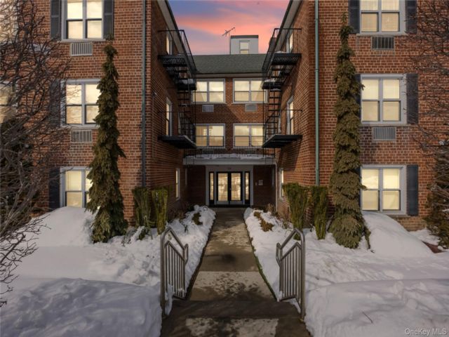  1 BR,  1.00 BTH &nbsp;Other style home in Rockville Centre