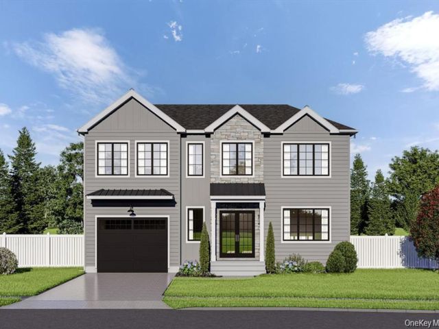  5 BR,  6.00 BTH &nbsp;Colonial style home in Levittown