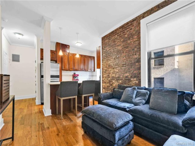  3 BR,  1.00 BTH &nbsp;Other style home in Astoria