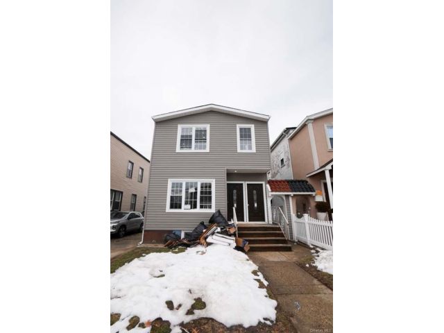  6 BR,  4.00 BTH &nbsp;House style home in Laurelton