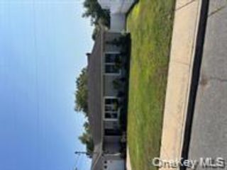  3 BR,  2.00 BTH &nbsp;Ranch style home in Valley Stream