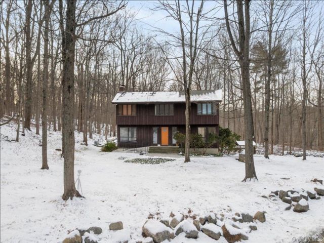  4 BR,  3.00 BTH &nbsp;Colonial style home in Garrison