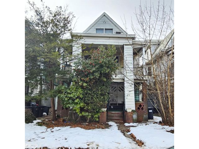  5 BR,  3.00 BTH &nbsp;House style home in Kensington