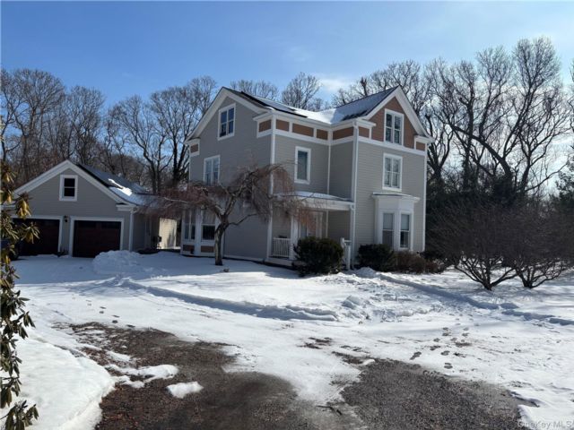  4 BR,  3.00 BTH &nbsp;Colonial style home in Southold