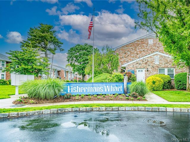  1 BR,  1.00 BTH &nbsp;Garden style home in West Babylon