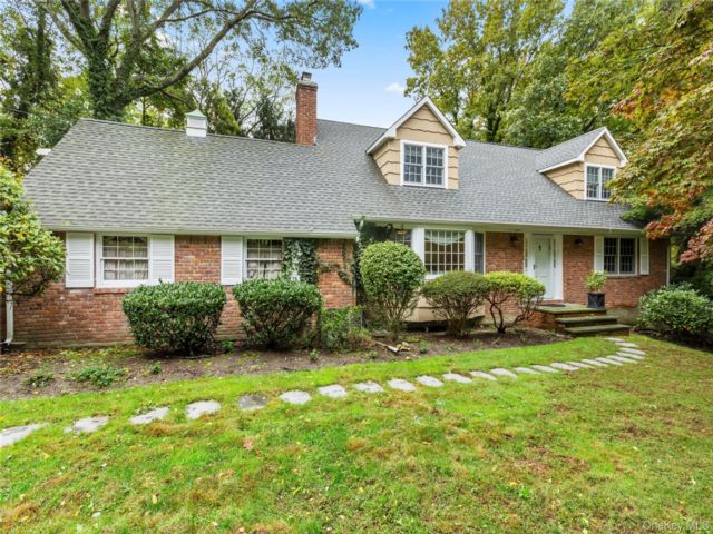  3 BR,  2.00 BTH &nbsp;Cape cod style home in Stony Brook