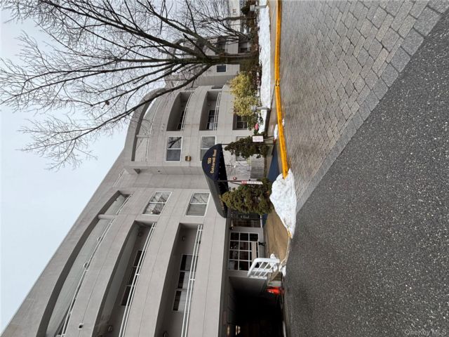  2 BR,  3.00 BTH &nbsp;Modern style home in Great Neck