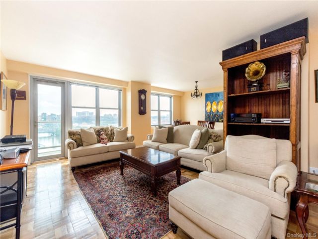[Kingsbridge Real Estate, listing number 7258421]