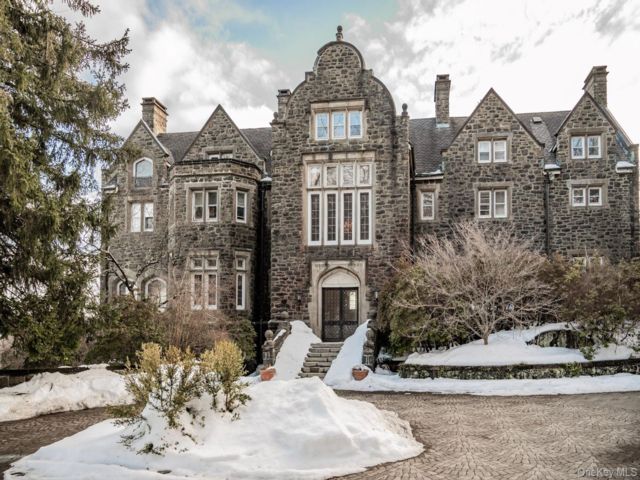 6 BR,  9.00 BTH &nbsp;Estate style home in Tuxedo Park