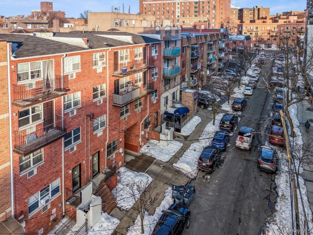  8 BR,  8.00 BTH &nbsp;Contemporary style home in Flushing