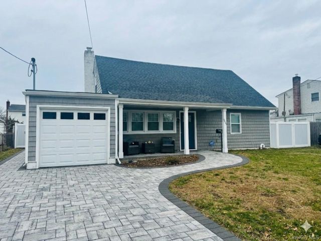  4 BR,  2.00 BTH &nbsp;Exp cape style home in Baldwin