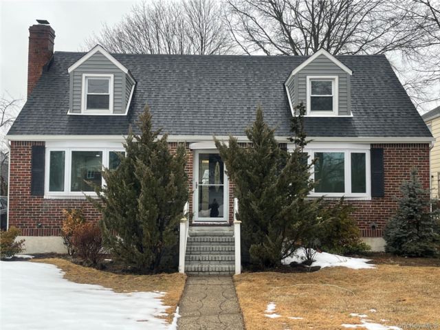  3 BR,  2.00 BTH &nbsp;Cape cod style home in West Hempstead