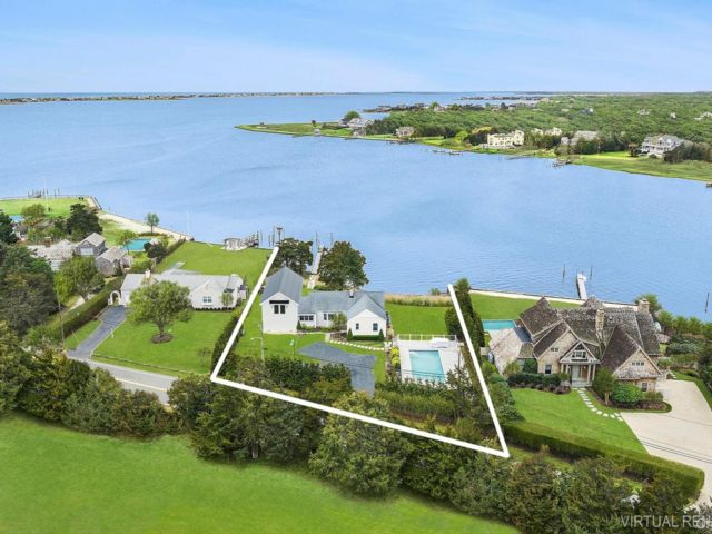  4 BR,  3.00 BTH &nbsp;Ranch style home in Westhampton