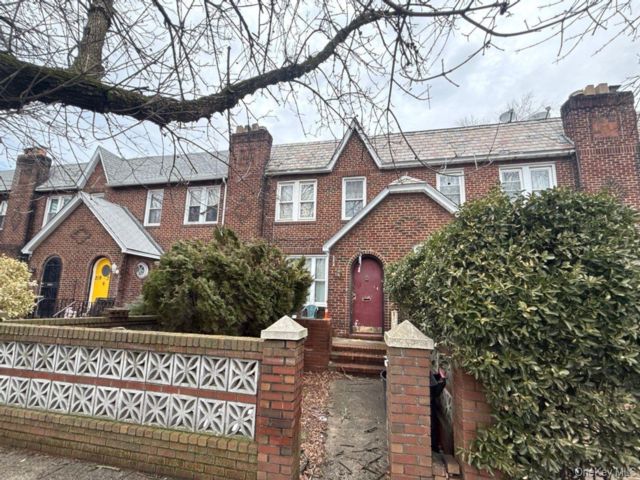  3 BR,  2.00 BTH &nbsp;Tudor style home in Laurelton