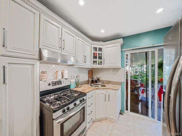 [Richmond Hill Real Estate, listing number 7258809]