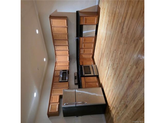  2 BR,  2.00 BTH &nbsp;Other style home in Islip Terrace