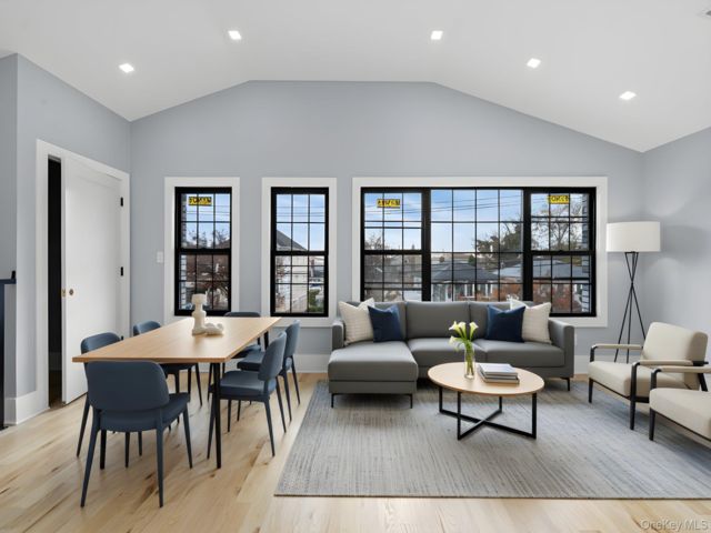  6 BR,  5.00 BTH &nbsp;House style home in Rosedale