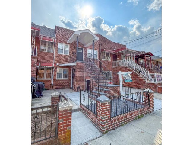  5 BR,  3.00 BTH &nbsp;Other style home in Canarsie