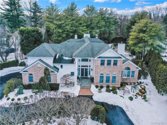  5 BR,  6.00 BTH &nbsp;Colonial style home in Woodbury