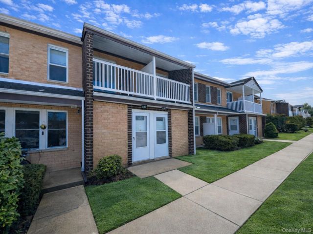  1 BR,  1.00 BTH &nbsp;Condo style home in Middle Island