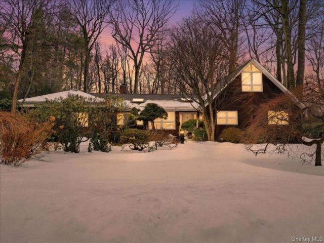  5 BR,  3.00 BTH &nbsp;Exp ranch style home in East Hills