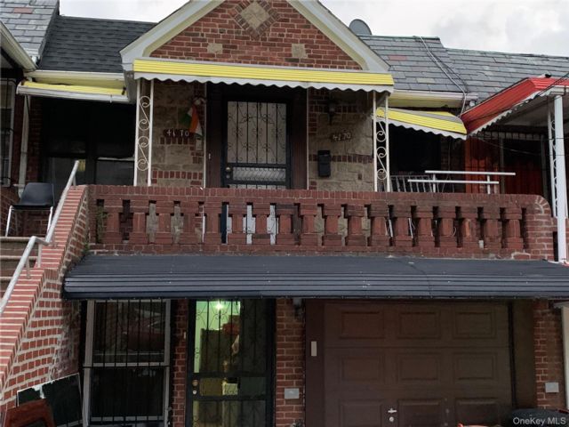  4 BR,  2.00 BTH &nbsp;Ranch style home in Woodside