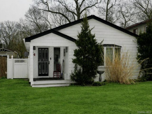  1 BR,  1.00 BTH &nbsp;Ranch style home in Patchogue