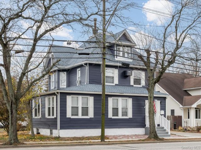 4 BR,  1.00 BTH &nbsp;Colonial style home in Freeport