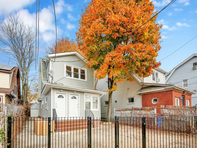  6 BR,  4.00 BTH &nbsp;House style home in Saint Albans