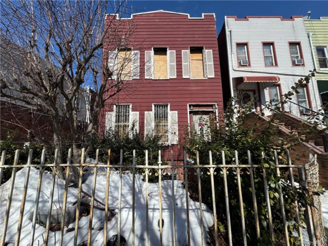  6 BR,  2.00 BTH &nbsp;House style home in Bedford Stuyvesant