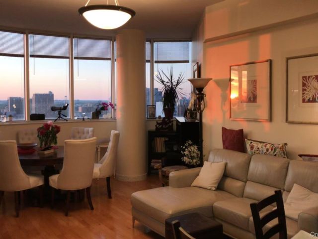  2 BR,  2.00 BTH &nbsp;Contemporary style home in Flushing