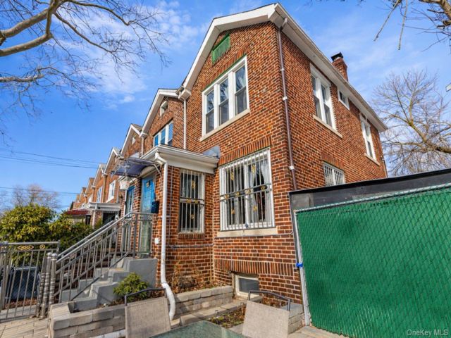  2 BR,  3.00 BTH &nbsp;Other style home in Jamaica