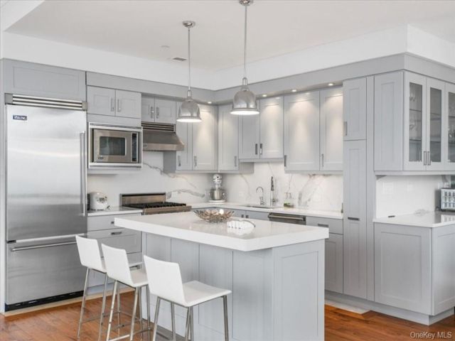  2 BR,  3.00 BTH &nbsp;Other style home in White Plains