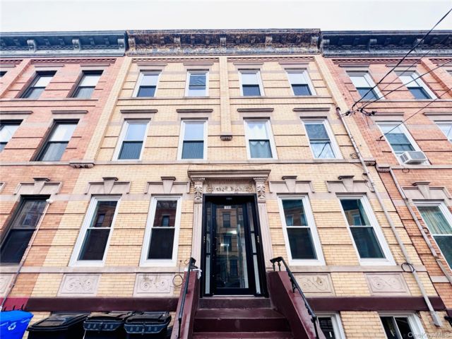  2 BR,  1.00 BTH &nbsp;Traditional style home in Ridgewood