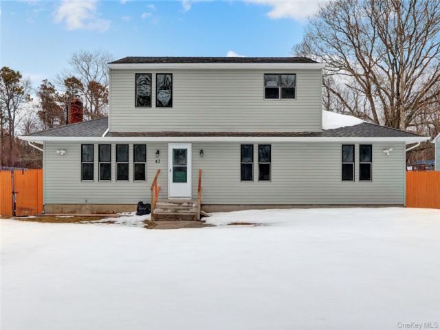  7 BR,  4.00 BTH &nbsp;Exp ranch style home in Bellport