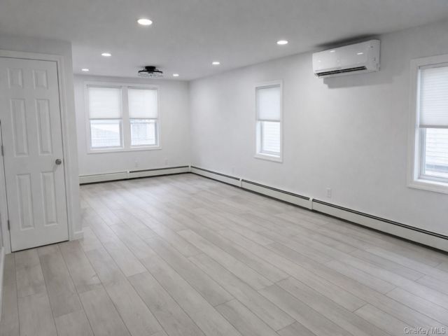 [PHOTO]