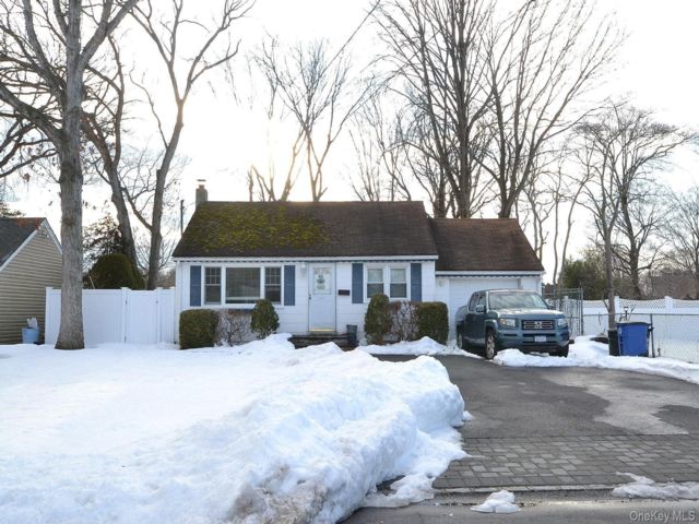  3 BR,  1.00 BTH &nbsp;A-frame style home in Bay Shore