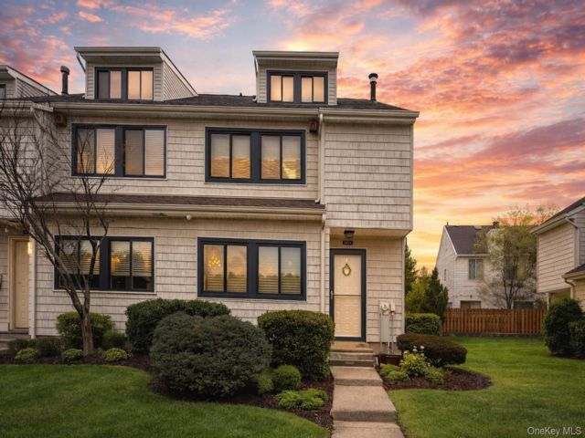  3 BR,  3.00 BTH &nbsp;Condo style home in Heartland Village