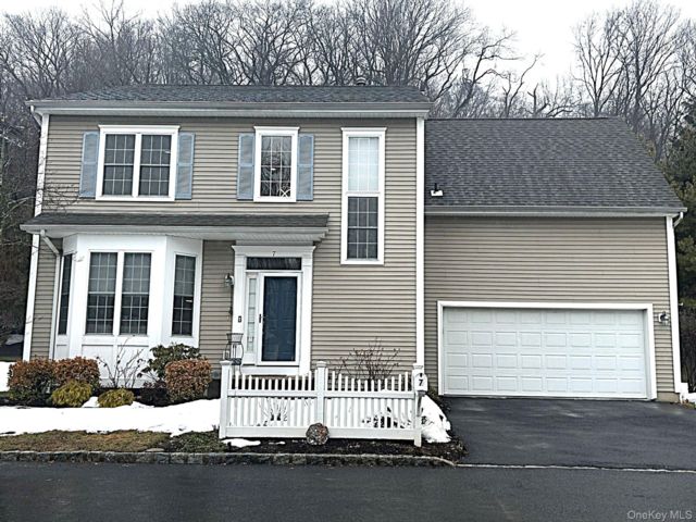  4 BR,  4.00 BTH &nbsp;Colonial style home in White Plains